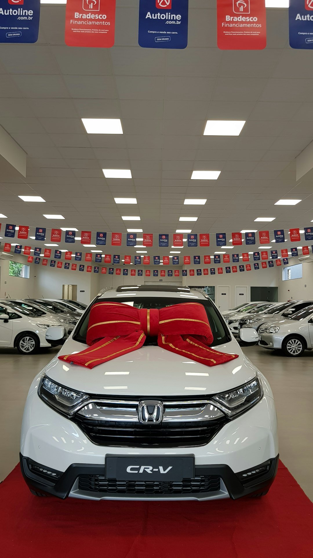 white-honda-vehicle-slomhv86gpi